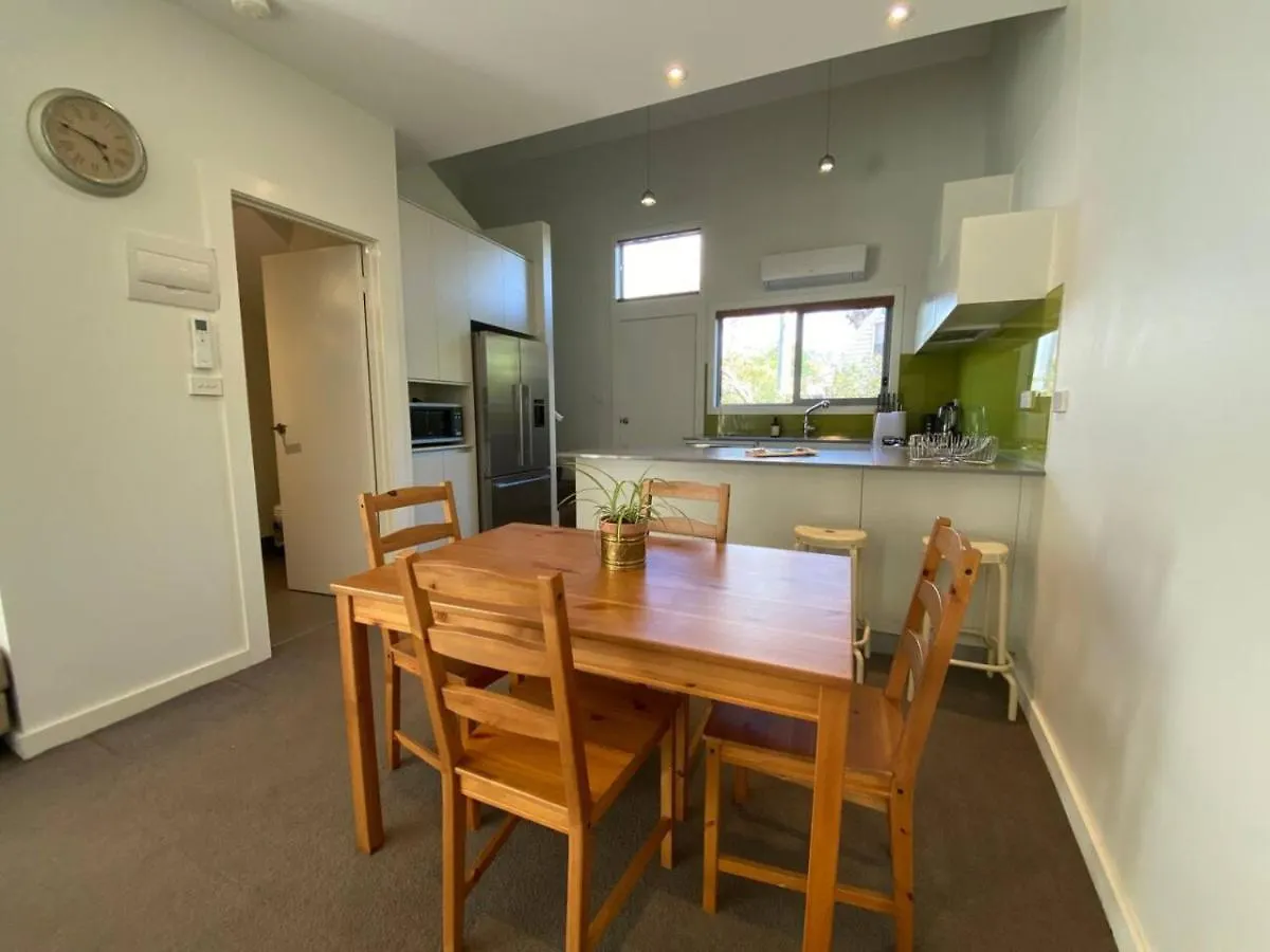 קנברה Cosy Work From Home Townhouse 10 Mins From City