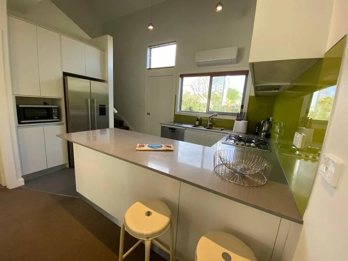 קנברה Cosy Work From Home Townhouse 10 Mins From City בית נופש