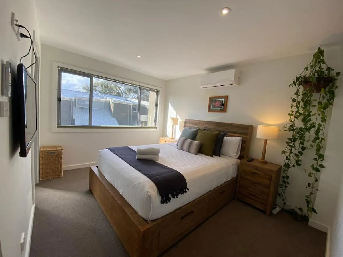 בית נופש קנברה Cosy Work From Home Townhouse 10 Mins From City